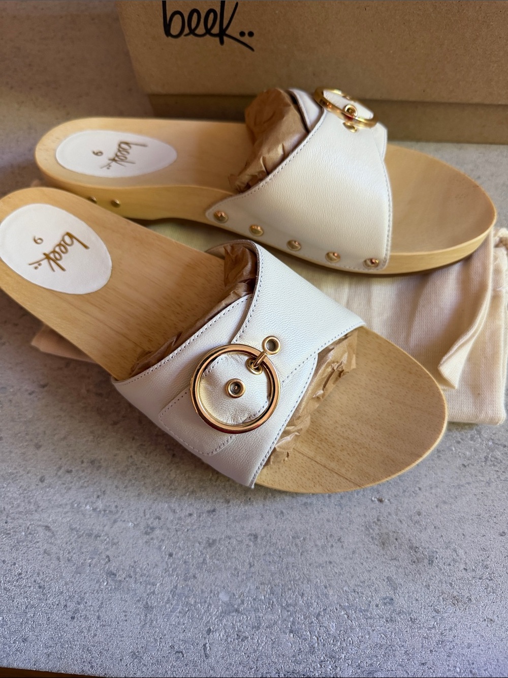 beek Leather clogs with Gold Ring